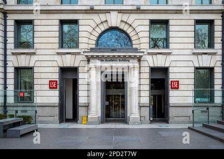 LSE London - London School of Economics New Academic Building at 54 Lincoln's Inn Fields, London - LSE ist Teil der University of London. Stockfoto