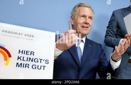 Berlin, Deutschland. 14. März 2023. Der ehemalige deutsche Präsident Christian Wulff nimmt an einer Pressekonferenz zum Projekt "Hier klingt's mir gut" im Konferenzzentrum der Bundespressekonferenz Teil und beantwortet Fragen von Journalisten. Das einzigartige Projekt „klingt's mir gut“ wird durch das Förderprogramm „Wissenstransfer“ und durch den Bundesmusikverband Chor und Orchester e.V. ermöglicht Finanziert wird es durch Mittel des für Kultur und Medien zuständigen Bundesregierungskommissars C. Roth MdB. Kredit: Wolfgang Kumm/dpa/Alamy Live News Stockfoto