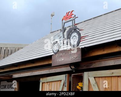 Chipping Norton, Großbritannien - 12. März 2023: Diddly Squat Farm Shop wurde 2020 von Jeremy Clarkson und Lisa Hogan in Cotswolds eröffnet. Stockfoto