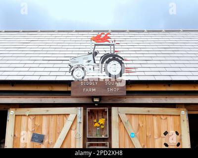 Chipping Norton, Großbritannien - 12. März 2023: Diddly Squat Farm Shop wurde 2020 von Jeremy Clarkson und Lisa Hogan in Cotswolds eröffnet. Stockfoto