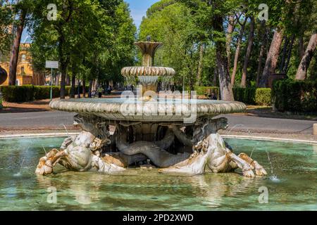 Brunnen der Seepferde (Fontana dei Cavalli Marini a Villa Borghese) in den Gärten der Villa Borghese in Rom, Italien. Wahrzeichen aus dem 18. Centu Stockfoto