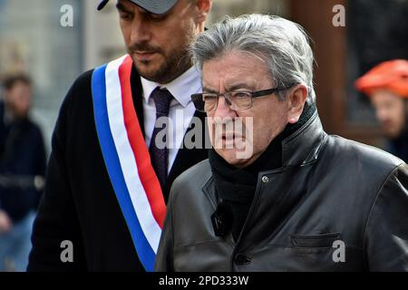 Der Parteiführer Jean-Luc Mélenchon von La France Insoumise (LFI) wird bei der Pressekonferenz in Marseille gesehen. Am Rande des 7. Tages der Mobilisierung gegen die Rentenreform hält der Parteivorsitzende La France Insoumise (LFI) Jean-Luc Mélenchon in Marseille eine Pressekonferenz ab. (Foto: Gerard Bottino / SOPA Images / Sipa USA) Stockfoto