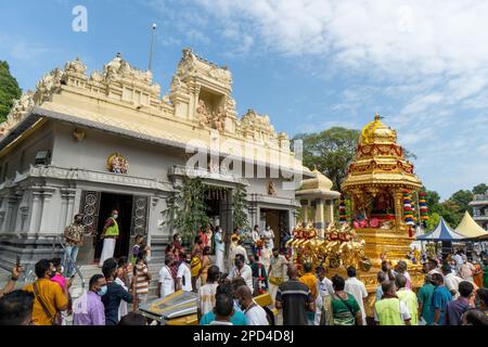 George Town, Penang, Malaysia - Januar 17 2022: Hindu-Anhänger versammeln sich im Tempel Thanni Malai Murugan Stockfoto