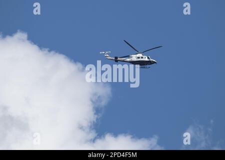 Chiangmai, Thailand - Dezember 12 2022: Bell UH-1H Iroquois (205) der Royal Thai Police. Foto Über Chiangmai City. Stockfoto