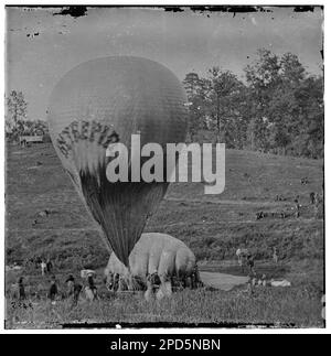 Fair Oaks, Virginia. Prof. Thaddeus S. Lowe füllt den Ballon UNERSCHROCKEN aus der BALLONKONSTITUTION auf. Bürgerkriegsfotos, 1861-1865. Usa, Geschichte, Bürgerkrieg, 1861-1865. Stockfoto