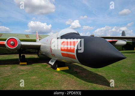 Ein englisches Flugzeug des Typs Electric Canberra T19 (WH904) wird im Newark Air Museum, Nottinghamshire, England, ausgestellt. Stockfoto