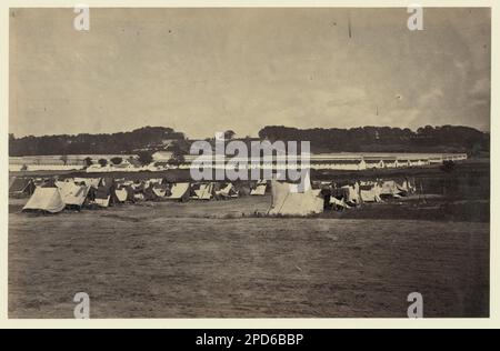 Giesboro, Dr. Med Alternativer Titel aus veröffentlichter Quelle: Giesboro Cavalry Depot; Juli 1865, Titel aus item, veröffentlicht in: Russell's Civil war Photos : 116 historische Drucke / von Andrew J. Russell ; mit einem Vorwort von Joe Buberger und Matthew Isenberg. New York : Dover Publications, c1982, No 76. Zelte, Washington (D.C.), 1860-1870, Militärdepots, Washington (D.C.), 1860-1870, Usa, Geschichte, Bürgerkrieg, 1861-1865, Militärische Einrichtungen, Union. Stockfoto