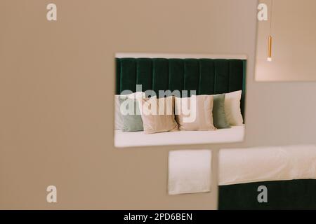 Ein minimalistisches, sauberes und luxuriöses Apartment Stockfoto