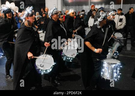 Burning of the Clock Parade, 21. Dezember 2022 - Brighton & Hove, East Sussex, Großbritannien Stockfoto