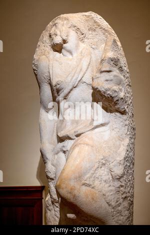 Michelangelos unvollendete Skulptur des Apostels St. Matthew war für eine Reihe von Apostelskulpturen im Chor der Kathedrale von Florenz vorgesehen Stockfoto