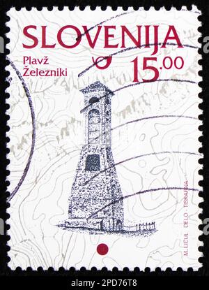 MOSKAU, RUSSLAND - 15. FEBRUAR 2023: Der in Slowenien gedruckte Poststempel zeigt Blast Ofen, Železniki, Kulturerbe 1998-Serie, ca. 1998 Stockfoto