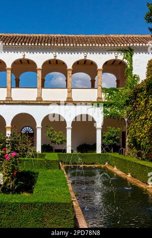 Gebäude in den Gärten des Generalife im Alhambra-Palast in Granada Andalusien Spanien gehören zum UNESCO-Weltkulturerbe und sind eine wichtige Touristenattraktion. Stockfoto