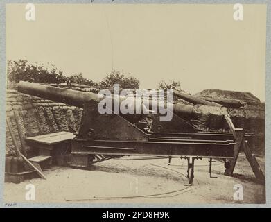 Belagerung von Yorktown. Federal Battery No. 1, in der Nähe von Farnhold's Haus, Montage eines 200 pdr. Und zehn 100 pdr. Waffen. Nr. 4225, Titel von Artikel, Abbildungen In: E468,7 .G2, Gardners fotografisches Skizzenbuch des Krieges / Alexander Gardner. Washington, [D.C.]: Philp & Solomons, [1865-66], v. 1, Nr. 12, Gift; Oberst Godwin Ordway; 1948. Vereinigte Staaten, Geschichte, Bürgerkrieg, 1861-1865, Vereinigte Staaten, Virginia, Yorktown. Stockfoto