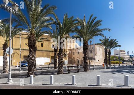 Haifa, Israel - 09. März 2023 das Kloster der entkalkten Karmeliten (barfuß) auf dem Pariser Platz, im Zentrum von Haifa, Israel Stockfoto