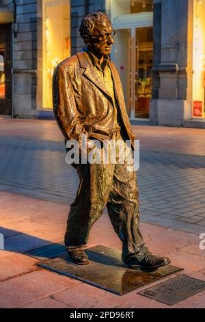 Oviedo, Asturien, Spanien: Woody Allen-Statue, die den Principe of Asturias Award in Arts 2002 erhielt. Stockfoto