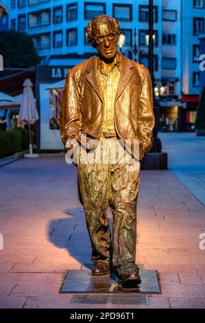 Oviedo, Asturien, Spanien: Woody Allen-Statue, die den Principe of Asturias Award in Arts 2002 erhielt. Stockfoto