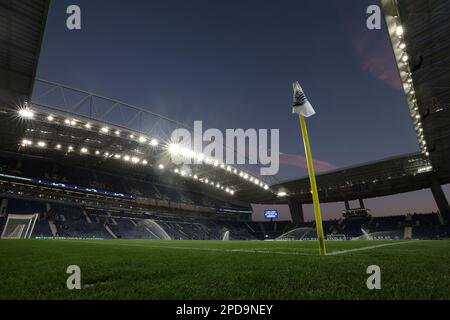 Porto, Portugal. 14. März 2023. Ein allgemeiner Blick auf das Stadion vor dem Spiel der UEFA Champions League im Estadio do Dragao, Porto. Der Bildausdruck sollte lauten: Jonathan Moscrop/Sportimage Credit: Sportimage/Alamy Live News Stockfoto