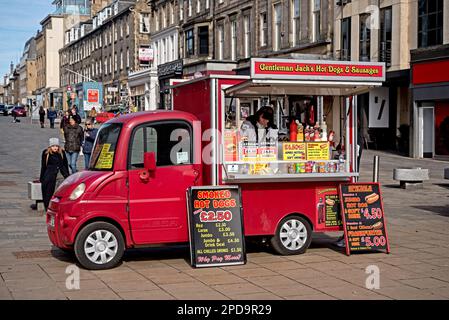 Gentleman Jack's Hot Dogs & Sausages Fast Food Stall in der Princes Street, Edinburgh, Schottland, Großbritannien. Stockfoto