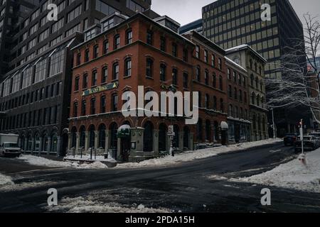 Das Old Triangle Irish Alehouse im Brick District, 1862-1869, 5136 Prince St. Stockfoto