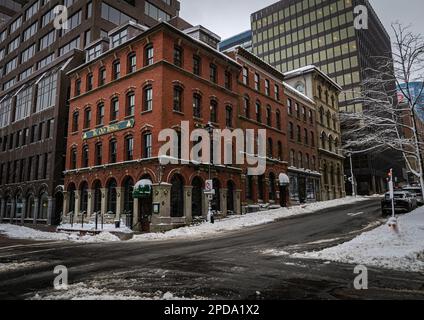 Das Old Triangle Irish Alehouse im Brick District, 1862-1869, 5136 Prince St. Stockfoto