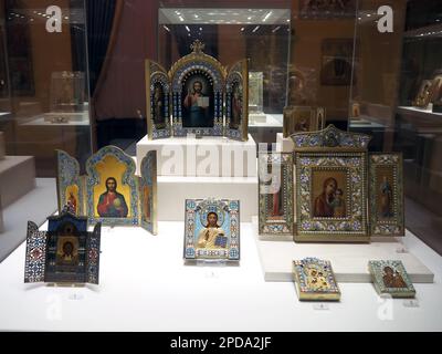 Ikonen, Faberge-Museum im Schloss Shuvalov, St. Petersburg, Russland, UNESCO-Weltkulturerbe Stockfoto