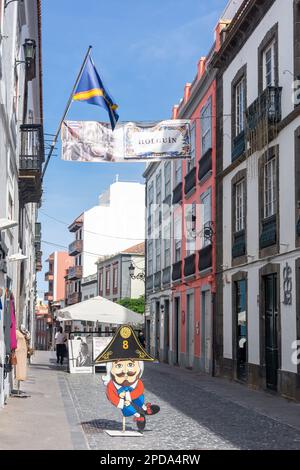 Straßenszene, Calle Anselmo Pérez de Brito, Santa Cruz de La Palma, La Palma, Kanarische Inseln, Königreich Spanien Stockfoto