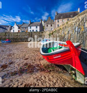 Im Sommer sehen Sie den Hafen von Portsoy, Portsoy, Moray Firth, Aberdeenshire, Schottland, Vereinigtes Königreich Stockfoto