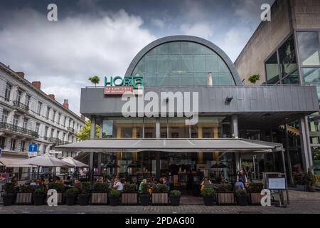 Das Horta Grand Cafe in Antwerpen ist ein Jugendstilrestaurant, das vom Architekten Horta entworfen wurde. Belgien. Stockfoto