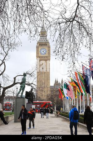 Flaggen für alle Commonwealth-Länderflaggen am Parliament Square Garden am Commonwealth Day, 13. März 2023, im Zentrum von London, Großbritannien Stockfoto