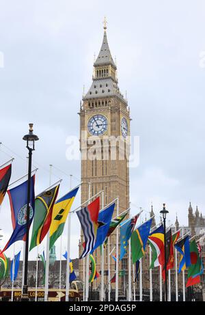 Flaggen für alle Commonwealth-Länderflaggen am Parliament Square Garden am Commonwealth Day, 13. März 2023, im Zentrum von London, Großbritannien Stockfoto