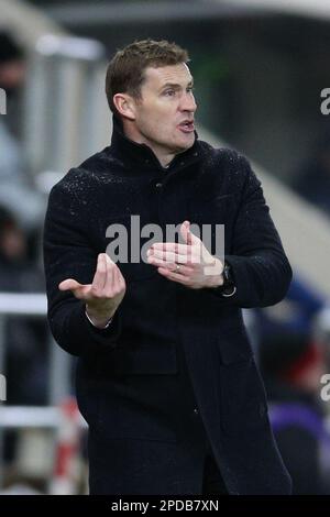 Matt Taylor, Manager von Rotherham United, beim Sky Bet Championship-Spiel im AESSEAL New York Stadium in Rotherham. Foto: Dienstag, 14. März 2023. Stockfoto