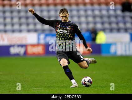 Callum Doyle von Coventry City während des Sky Bet Championship-Spiels im DW Stadium, Wigan. Foto: Dienstag, 14. März 2023. Stockfoto