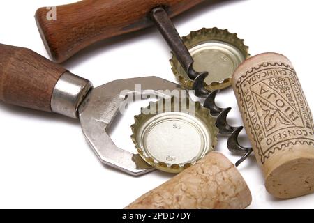 Korkenzieher mit Kork, Flaschenöffner mit Flaschenverschluss, Ausschnitt Stockfoto