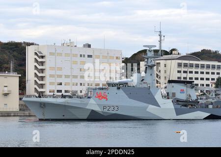 Präfektur Kanagawa, Japan - 04. Dezember 2022: Royal Navy HMS Tamar (P233), Patrouillenschiff der Flussklasse. Stockfoto
