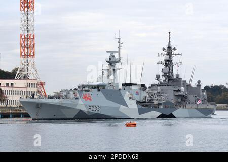 Präfektur Kanagawa, Japan - 04. Dezember 2022: Royal Navy HMS Tamar (P233), Patrouillenschiff der Flussklasse. Stockfoto