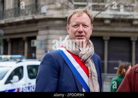 Marseille, Frankreich. 11. März 2023. Pierre Dharreville, französischer Stellvertreter der Kommunistischen Partei Frankreichs (PCF), gesehen am 7. Tag der Demonstration. Während des 7. Tages der Mobilisierung gegen die von der französischen Regierung gewünschte neue Rentenreform haben Jean-Luc Mélenchon, Parteiführer "La France Insoumise" (LFI), und die Abgeordneten Manuel Bompard, Sébastien Delogu und Hendrik Davy die Demonstranten in Marseille unterstützt. Kredit: SOPA Images Limited/Alamy Live News Stockfoto