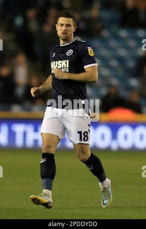 London, Großbritannien. 14. März 2023. Ryan Leonard von Millwall in Aktion während des EFL Sky Bet Championship-Spiels zwischen Millwall und Swansea City im Den, London, England am 14. März 2023. Foto von Carlton Myrie. Nur redaktionelle Verwendung, Lizenz für kommerzielle Verwendung erforderlich. Keine Verwendung bei Wetten, Spielen oder Veröffentlichungen von Clubs/Ligen/Spielern. Kredit: UK Sports Pics Ltd/Alamy Live News Stockfoto