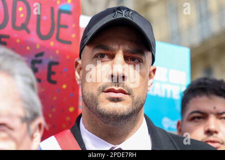 Marseille, Frankreich. 11. März 2023. Sébastien Delogu, französischer Stellvertreter der politischen Partei "La France Insoumise", die während des 7. Demonstrationstages zu sehen war. Während des 7. Tages der Mobilisierung gegen die von der französischen Regierung gewünschte neue Rentenreform haben Jean-Luc Mélenchon, Vorsitzender der Partei "La France Insoumise" (LFI), und die Stellvertreter Manuel Bompard, Sébastien Delogu und Hendrik Davy die Demonstranten in Marseille unterstützt. (Credit Image: © Denis Thaust/SOPA Images via ZUMA Press Wire) NUR REDAKTIONELLE VERWENDUNG! Nicht für den kommerziellen GEBRAUCH! Stockfoto