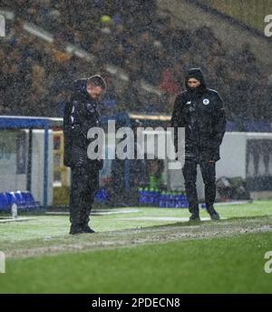 Chester, Cheshire, England. 14. März 2023 Chester Manager Calum McIntyre beobachtet die Niederlage während des Chester Football Club V Peterborough Sports Football Club im Deva Stadium in der National League North (Abbild: ©Cody Froggatt/Alamy Live News) Stockfoto