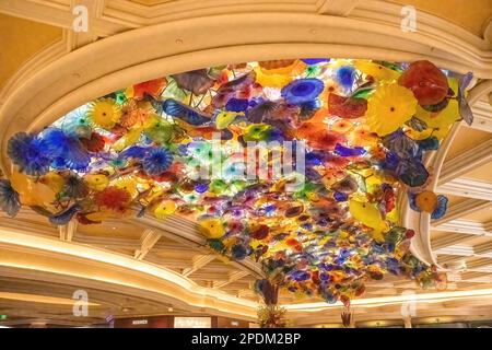 Die Glasskulptur von Dale Chihuly an der Decke des Bellagio Hotel and Casino in Las Vegas, Nevada, USA. Stockfoto