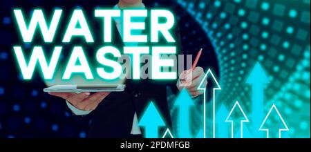 Handgeschriebener Text Wasserverschwendung. Wort auf Flüssigkeit geschrieben, die als Teil eines industriellen Prozesses verwendet wurde Stockfoto