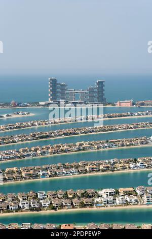 Blick auf Atlantis The Royal Hotel Resort von The View at the Palm, Palm Jumeirah, Dubai, Vereinigte Arabische Emirate Stockfoto