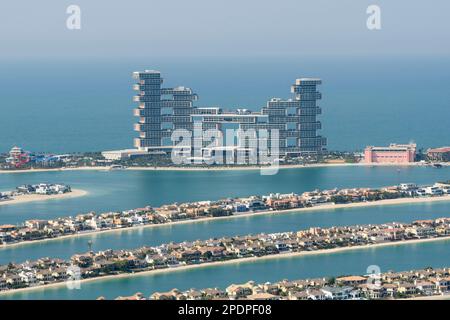 Blick auf Atlantis The Royal Hotel Resort von The View at the Palm, Palm Jumeirah, Dubai, Vereinigte Arabische Emirate Stockfoto