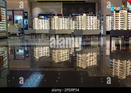 Flughafen Manchester, Terminal 2, Einkaufsviertel, zollfrei, Einkaufsmöglichkeiten, Manchester, Großbritannien Stockfoto