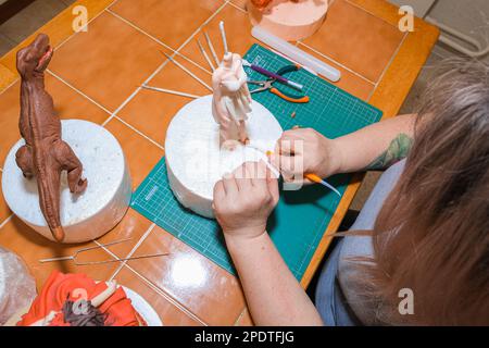 Meister in der Modellierung von Figuren aus Süßwaren-Mastix Stockfoto