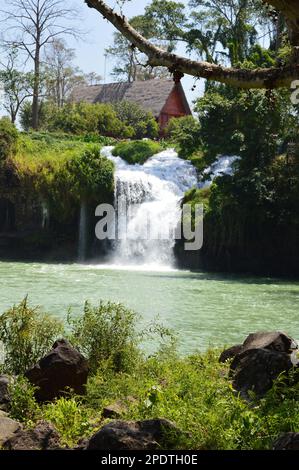 Dray SAP Waterfall liegt zwischen den beiden Provinzen Daklak und Dak Nong, Vietnam Stockfoto