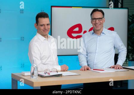 Von links nach rechts Leonhard BIRNBAUM, CEO des Management Chairman, Marc SPIEKER, Management Member, CFO, CFO, JahresPressekonferenz von E.ON SE in Essen am 15. März 2023. Stockfoto