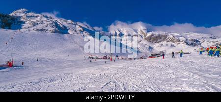 Candanchu Ski Resort, Pirineos Mountains, Huesca, Aragón, Spanien, Europa Stockfoto