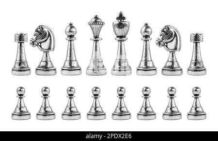 Set mit silbernen Schachfiguren auf weißem Hintergrund Stockfoto