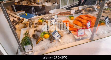 Fisch und Meeresfrüchte, Viktualienmarkt Daily Food Market, München, Bayern, Deutschland, Europa Stockfoto